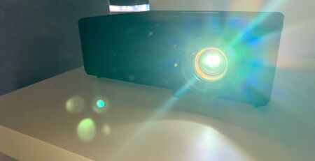 Optoma UHZ55 Test – Laser-Allrounder mit starkem Bild und Gaming-Potenzial